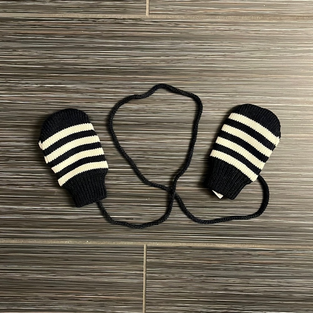 Navy and white fleece-lined Jacadi mittens with string, Size T2 (24-36 months)